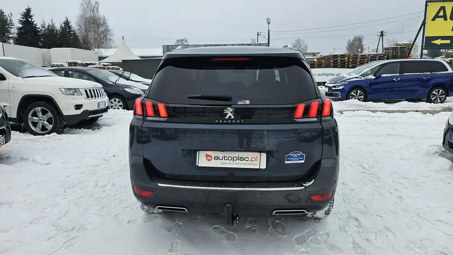 PEUGEOT 5008 -