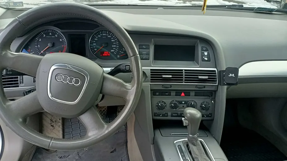 AUDI A6 -