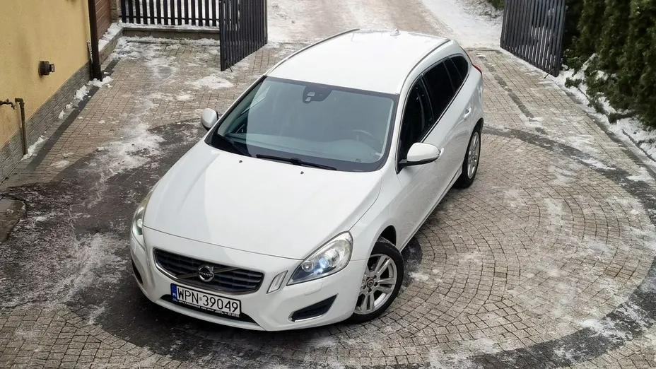 VOLVO V60 -