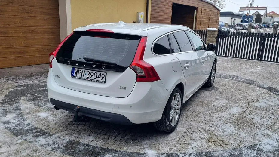 VOLVO V60 -