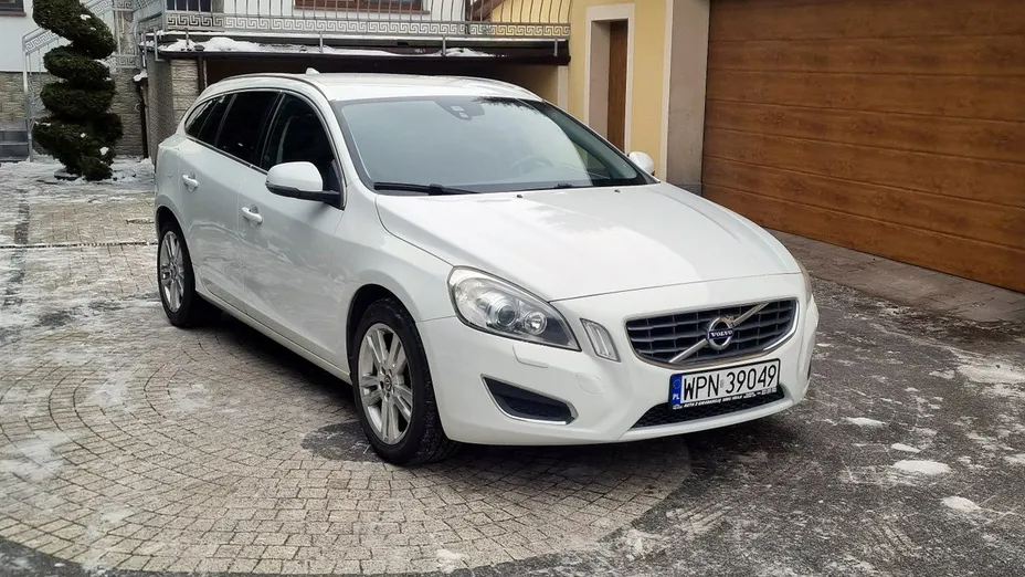 VOLVO V60 -