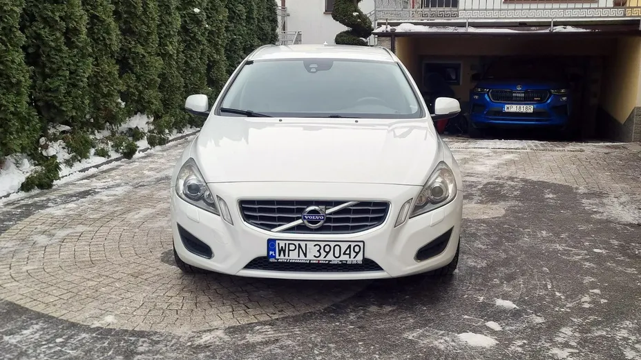 VOLVO V60 -