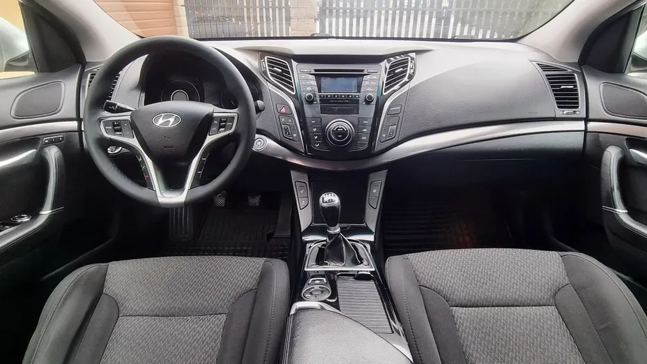 HYUNDAI i40 -