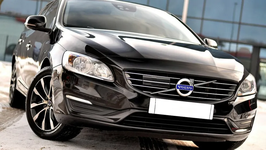VOLVO V60 -