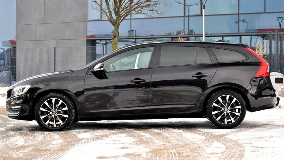 VOLVO V60 -