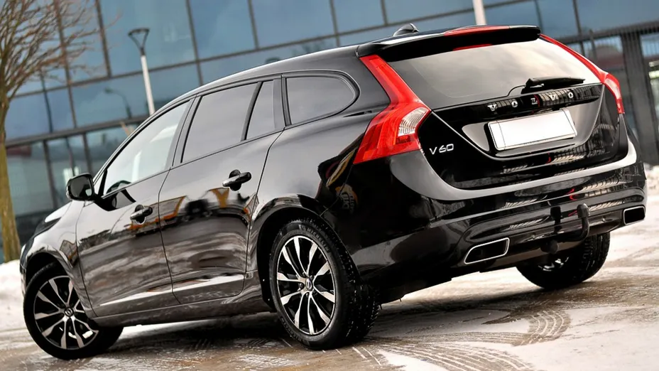 VOLVO V60 -
