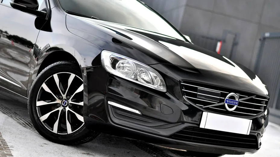 VOLVO V60 -