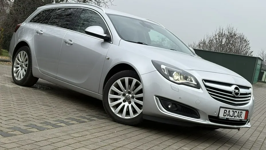 OPEL Insignia -