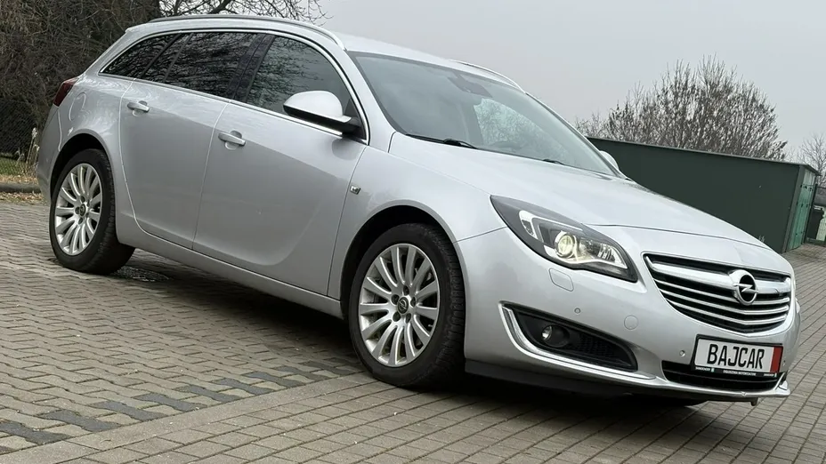 OPEL Insignia -