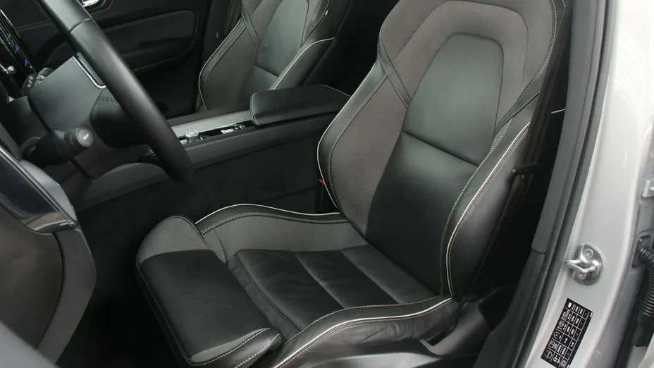 VOLVO XC60 -