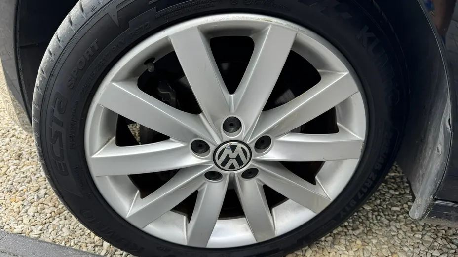 VOLKSWAGEN Golf -