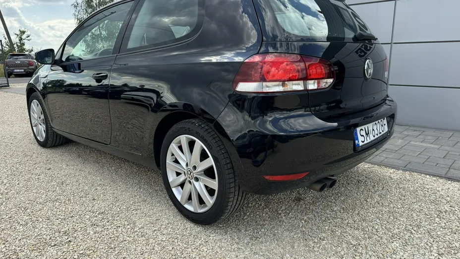 VOLKSWAGEN Golf -