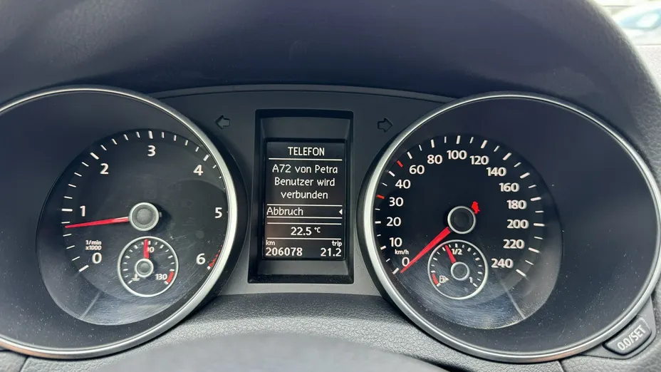 VOLKSWAGEN Golf -