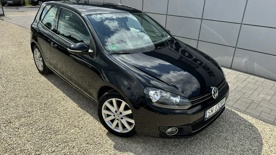 VOLKSWAGEN Golf -