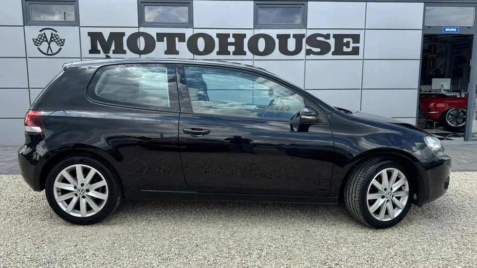 VOLKSWAGEN Golf -