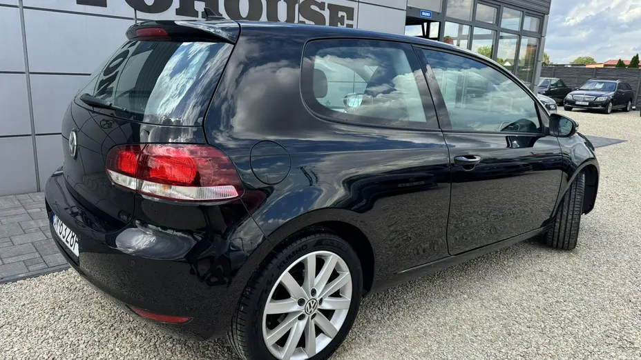 VOLKSWAGEN Golf -