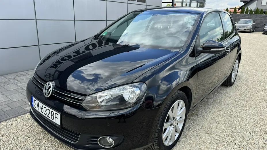 VOLKSWAGEN Golf -