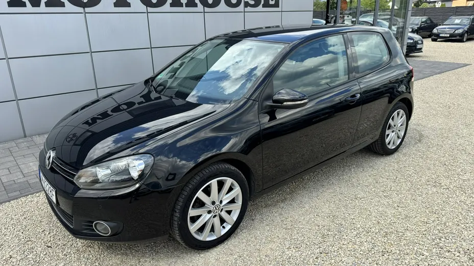 VOLKSWAGEN Golf -