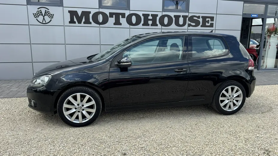 VOLKSWAGEN Golf -