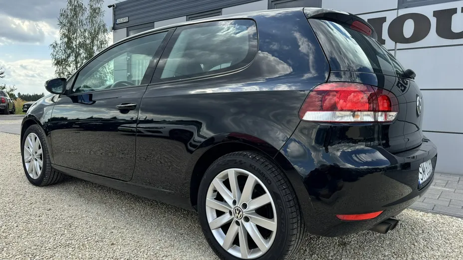 VOLKSWAGEN Golf -
