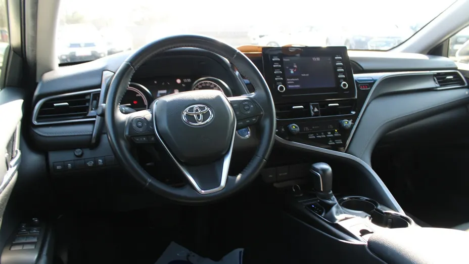 TOYOTA Camry -