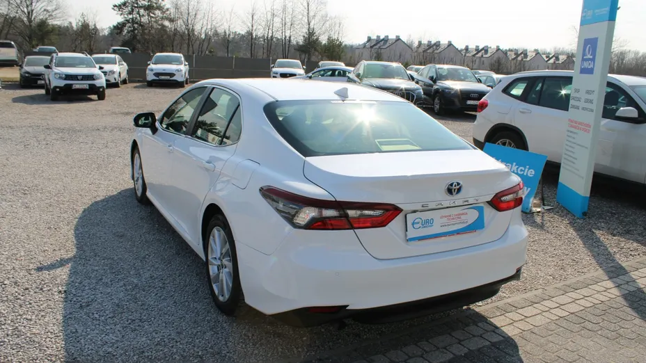 TOYOTA Camry -