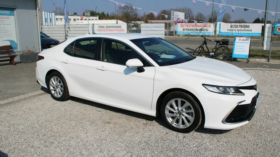 TOYOTA Camry -