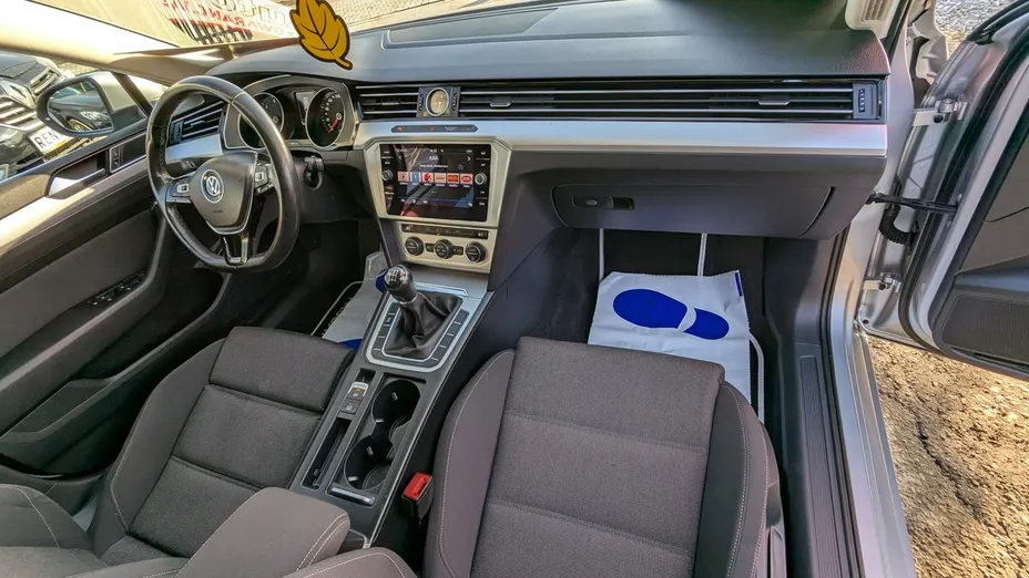 VOLKSWAGEN Passat -