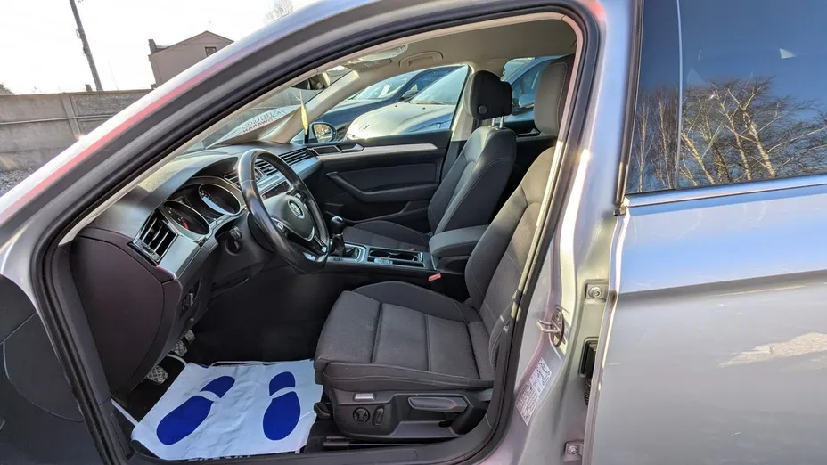 VOLKSWAGEN Passat -