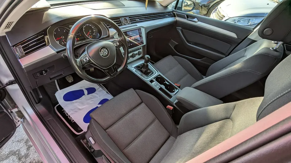 VOLKSWAGEN Passat -