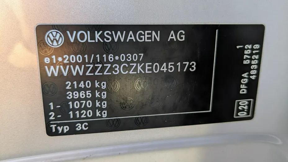 VOLKSWAGEN Passat -