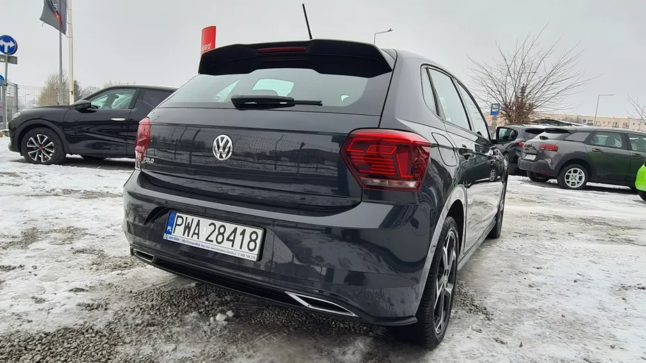 VOLKSWAGEN Polo -