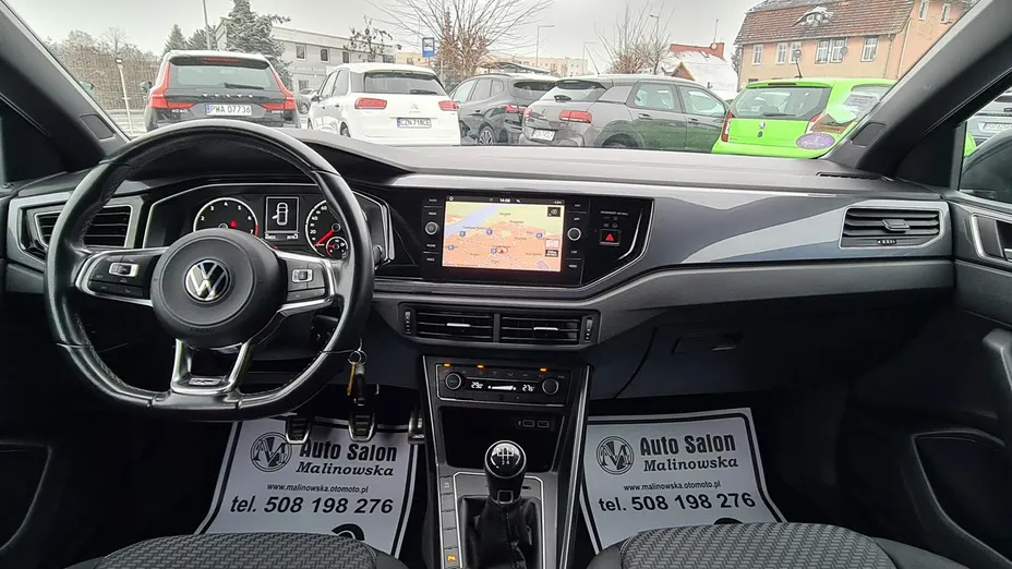 VOLKSWAGEN Polo -