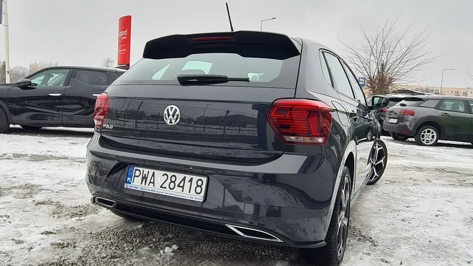 VOLKSWAGEN Polo -