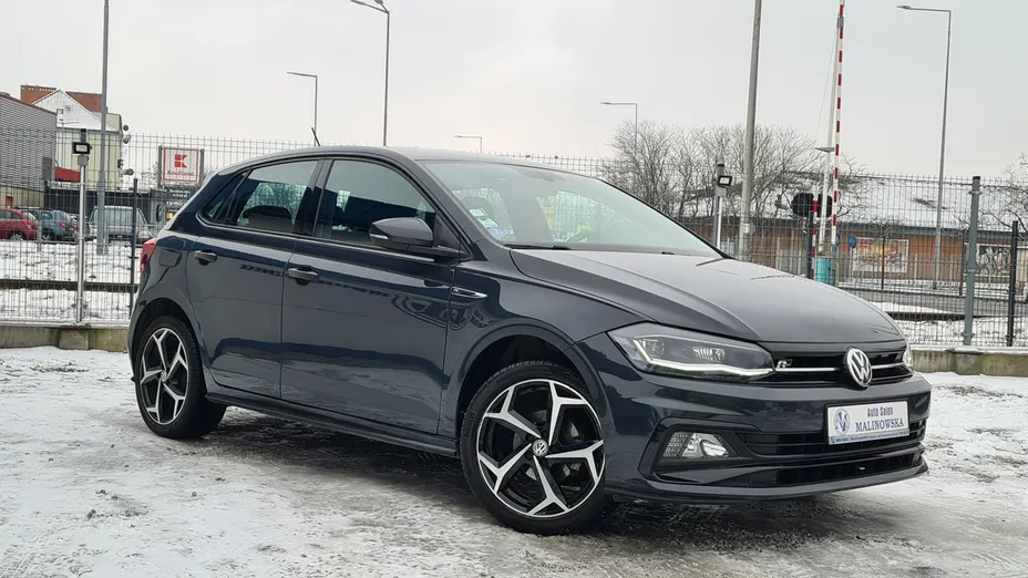 VOLKSWAGEN Polo -