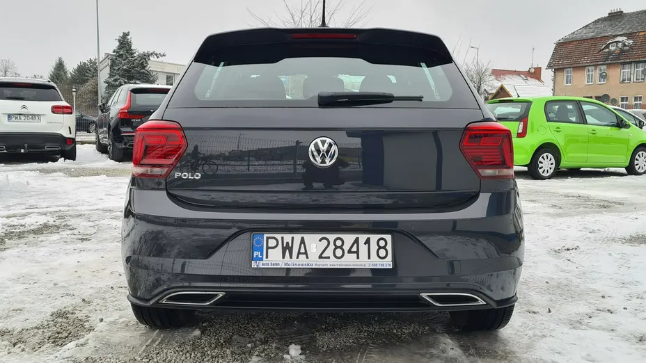 VOLKSWAGEN Polo -
