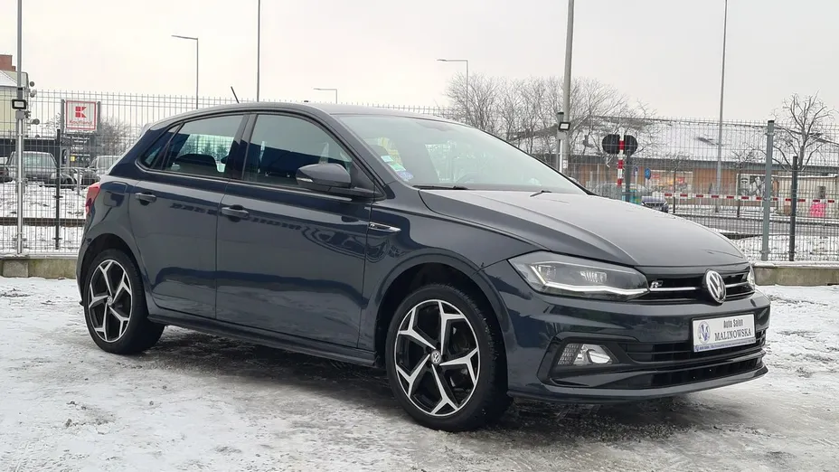 VOLKSWAGEN Polo -