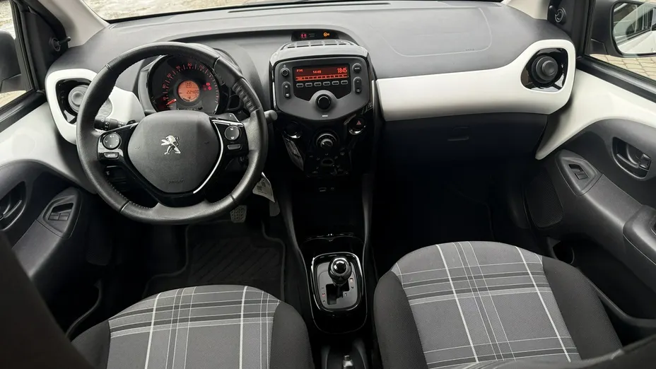 PEUGEOT 108 -