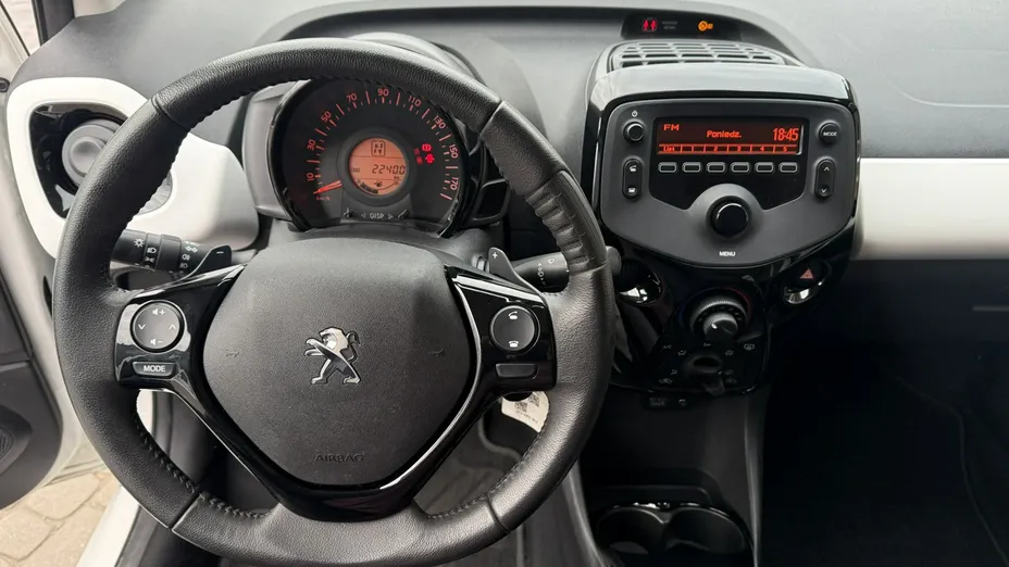 PEUGEOT 108 -
