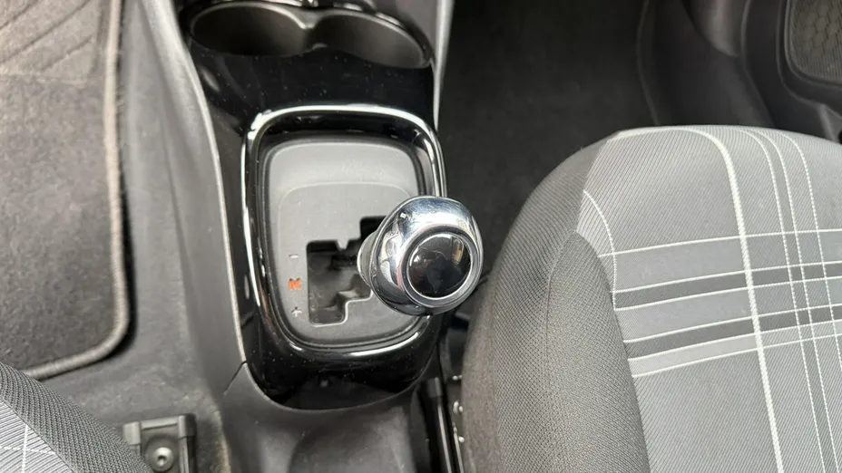 PEUGEOT 108 -