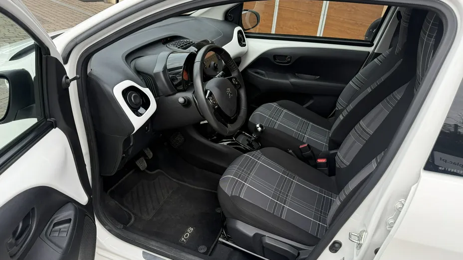 PEUGEOT 108 -