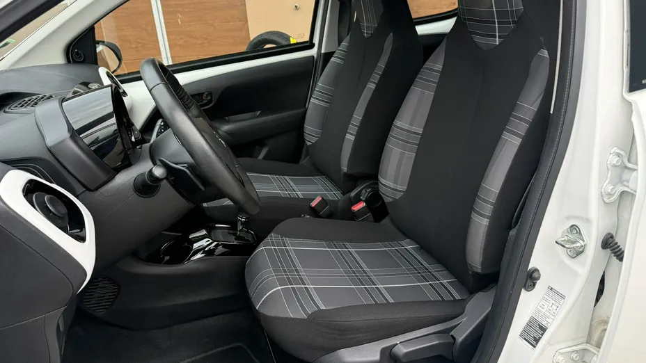 PEUGEOT 108 -