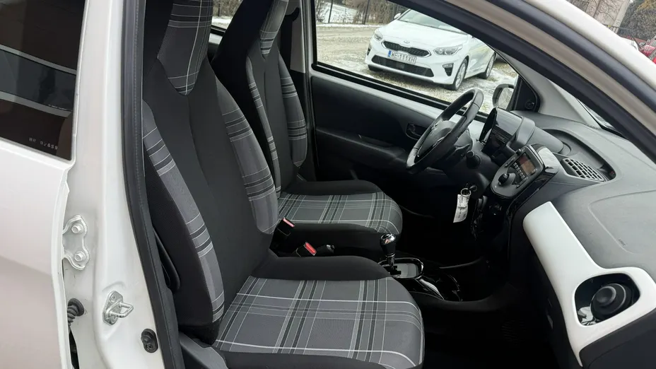 PEUGEOT 108 -