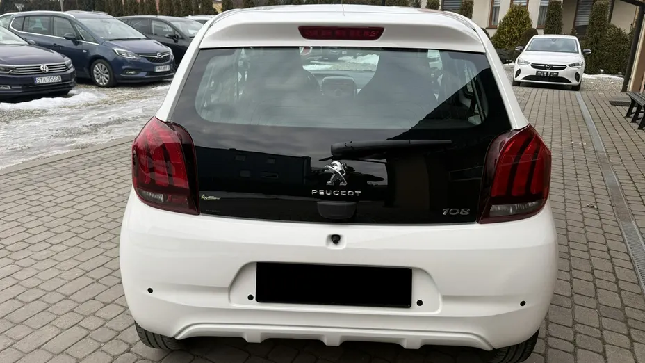 PEUGEOT 108 -