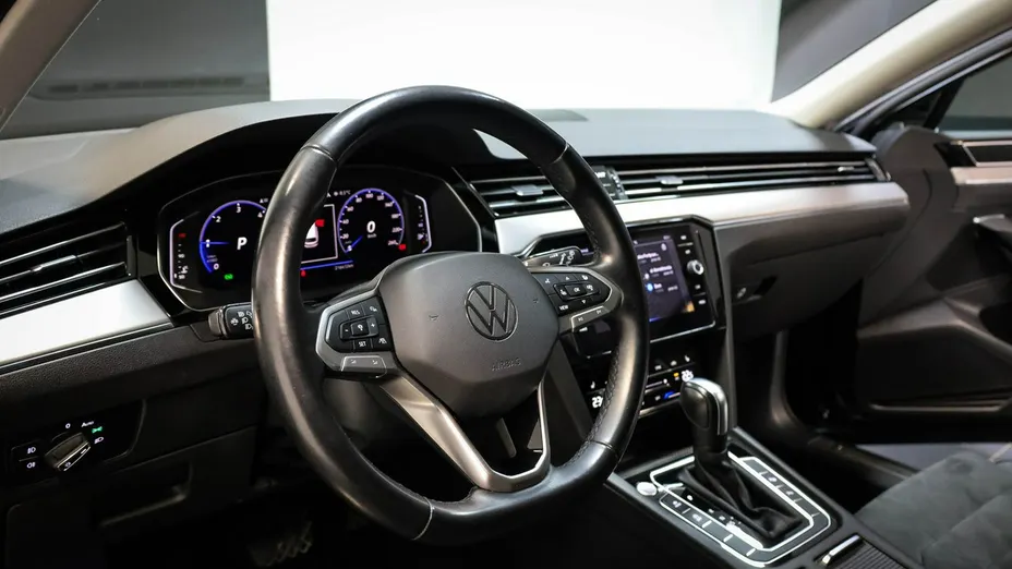 VOLKSWAGEN Passat -