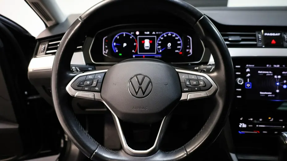 VOLKSWAGEN Passat -