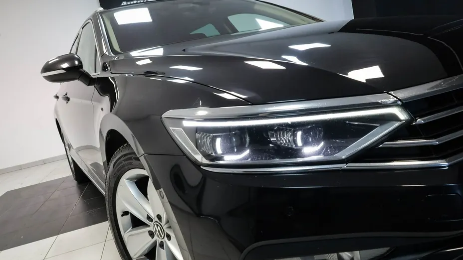 VOLKSWAGEN Passat -
