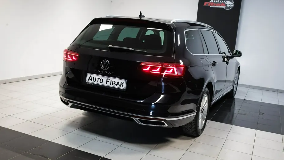 VOLKSWAGEN Passat -