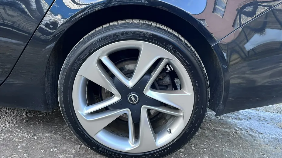 OPEL Insignia -