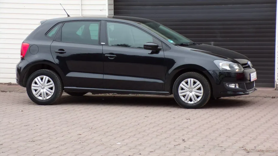 VOLKSWAGEN Polo -